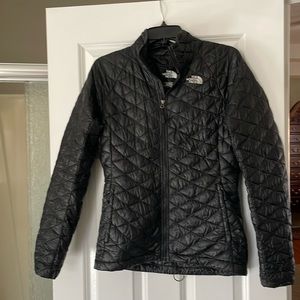 North Face light weight women’s jacket in excellent condition